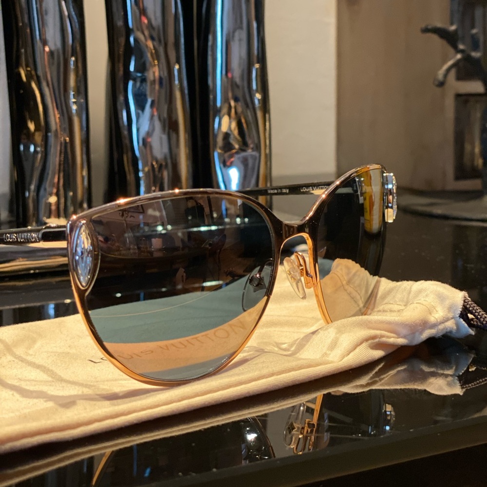 Louis Vuitton Gold Frame Brown Gradient Lens Sunglasses - Picture 4 of 6